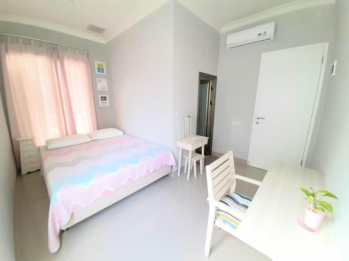Inni Homestay Malang Extérieur photo