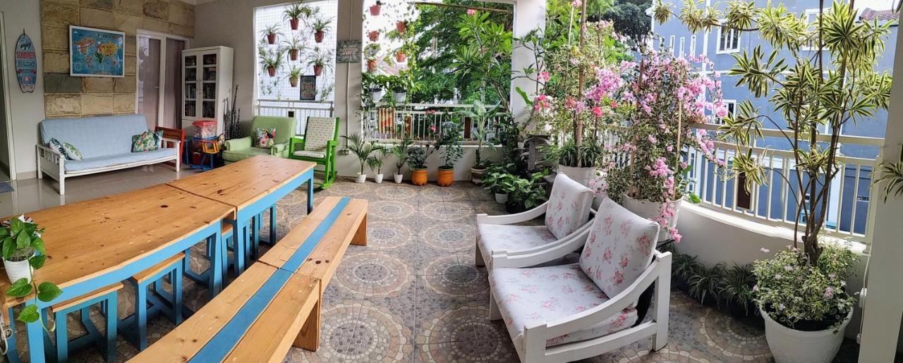 Inni Homestay Malang Extérieur photo