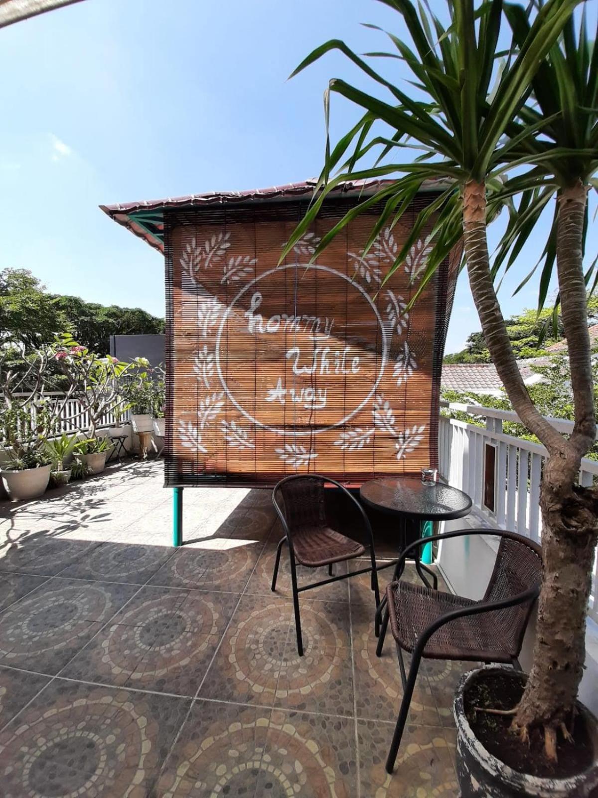 Inni Homestay Malang Extérieur photo