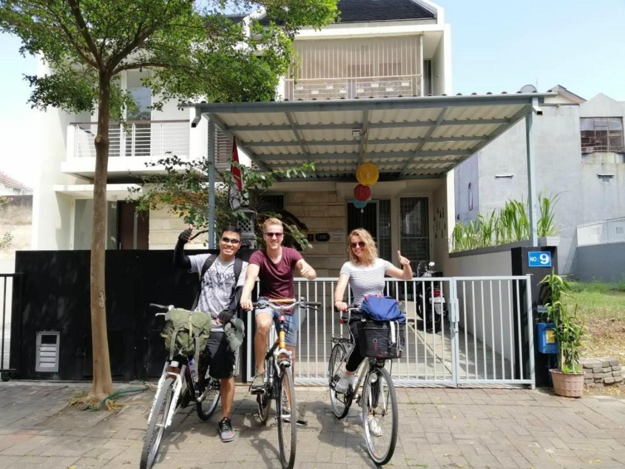 Inni Homestay Malang Extérieur photo