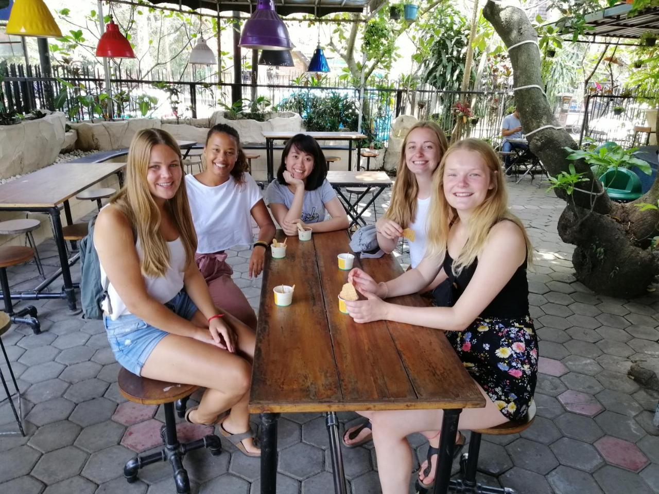 Inni Homestay Malang Extérieur photo